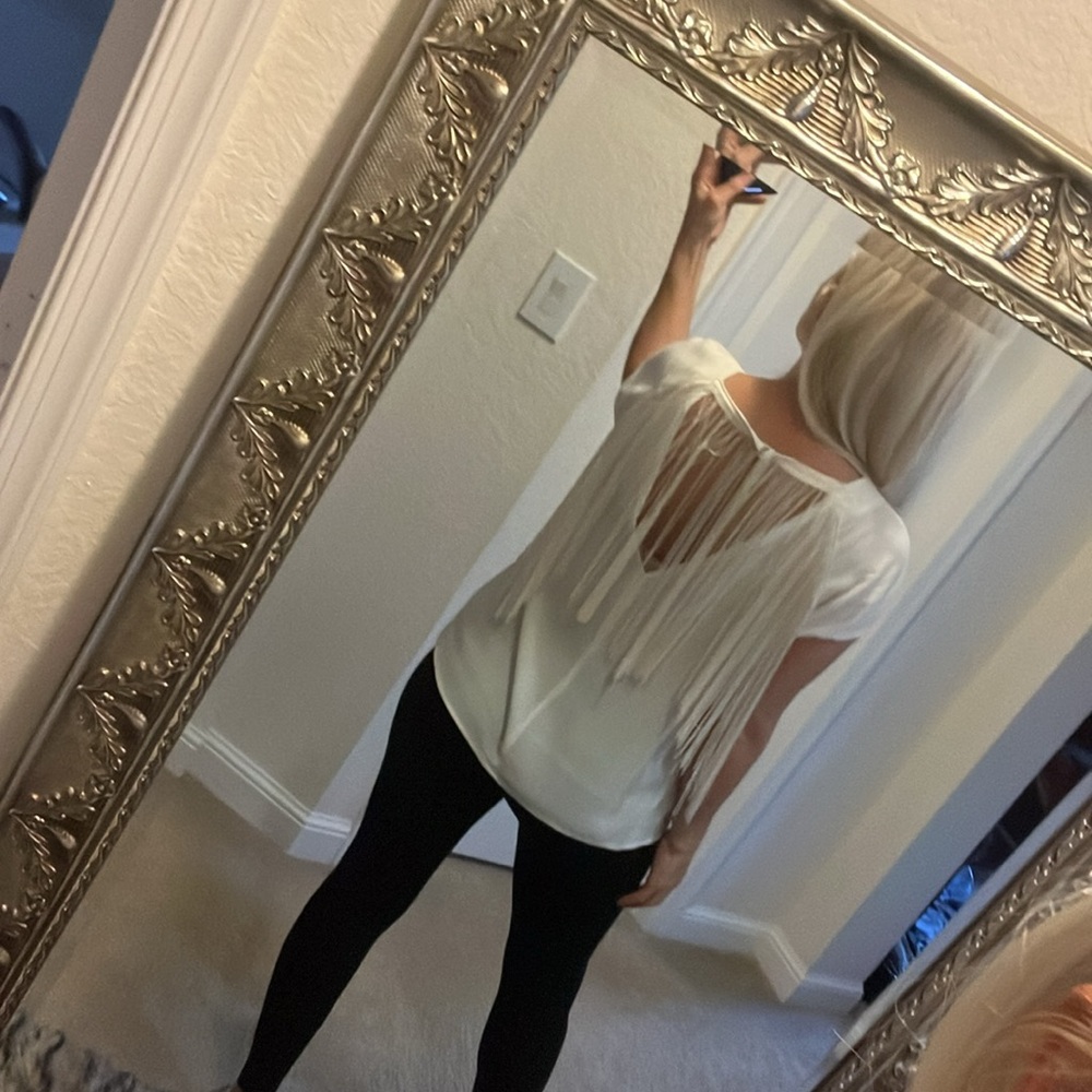 🕊️GINA TRICOT🕊️ keyhole back covered by fringe